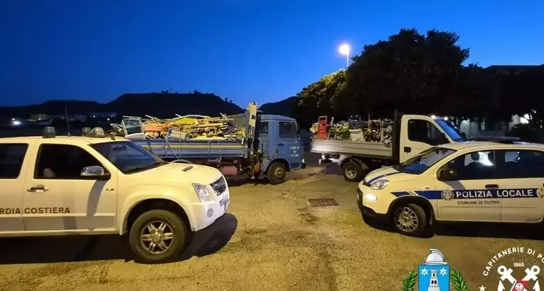 Spiagge libere occupate abusivamente a Cutro: rimossi 500 ombrelloni e 150 sdraio\n
