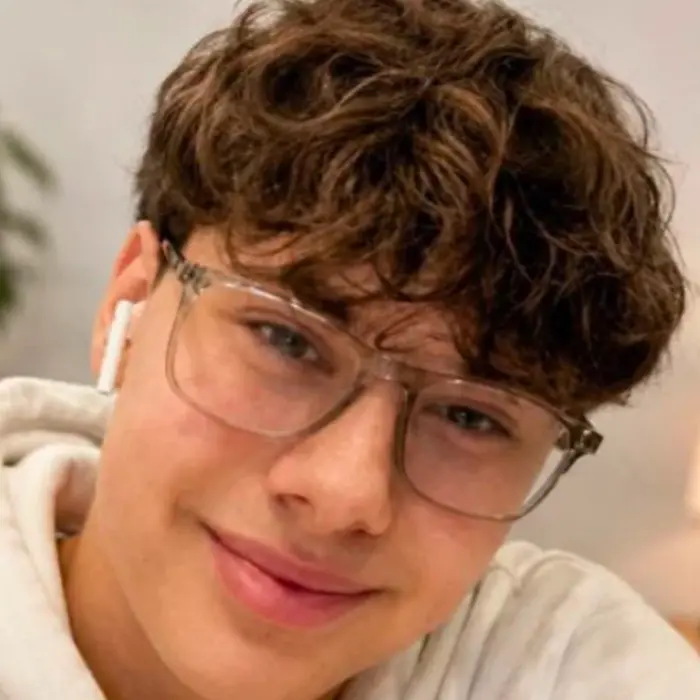 Vicenza, Leonardo Cortese muore in piscina a 19 anni: ipotesi sfida di apnea con l'amico\n