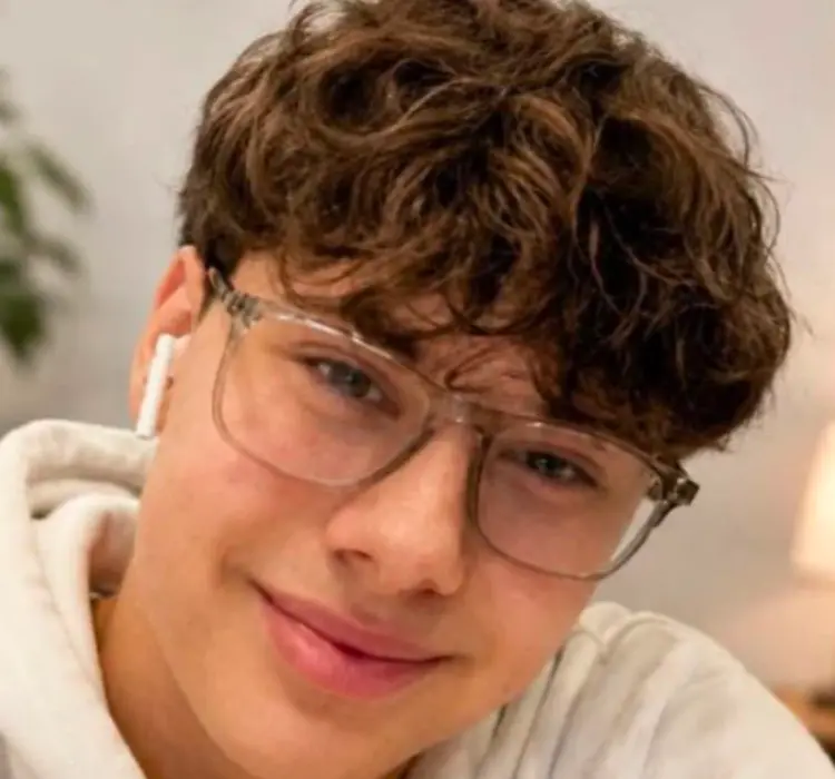 Vicenza, Leonardo Cortese muore in piscina a 19 anni: ipotesi sfida di apnea con l'amico\n