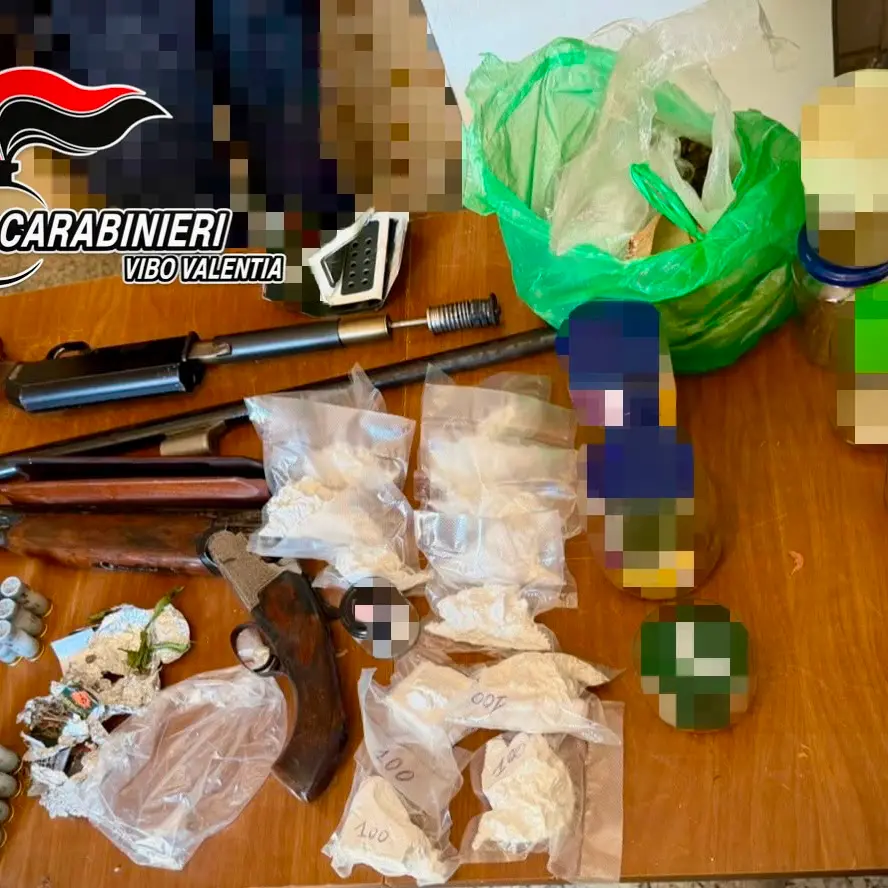 Maxi sequestro a San Gregorio d’Ippona:\u00A0rinvenute armi, droga e parti di auto rubate. Una pista per le ultime intimidazioni\n