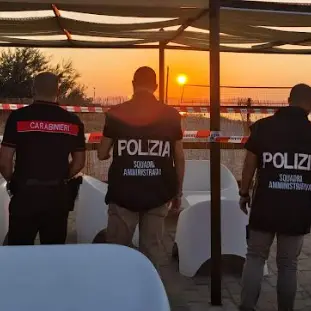 Sicurezza nei luoghi di pubblico spettacolo: un nuovo controllo straordinario interforze in un locale di Sellia Marina\n