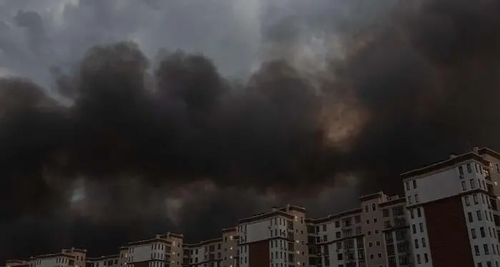 Massiccio attacco russo su Kiev, almeno 17 morti. Zelensky: «Ritardi costano vite»\n