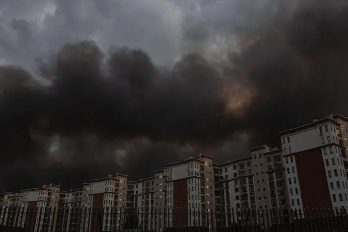 Massiccio attacco russo su Kiev, almeno 17 morti. Zelensky: «Ritardi costano vite»\n