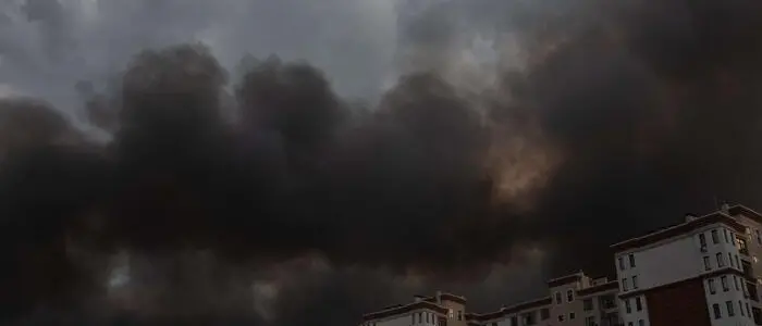 Massiccio attacco russo su Kiev, almeno 17 morti. Zelensky: «Ritardi costano vite»\n