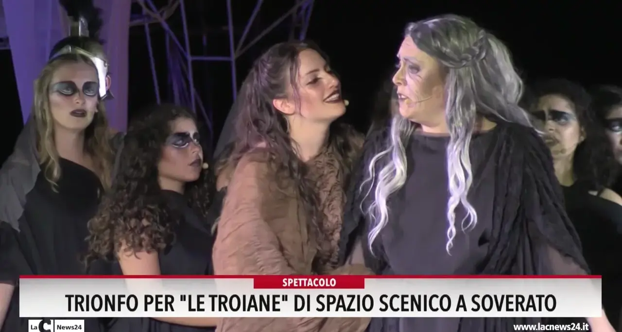 Trionfo per Le Troiane di Spazio scenico a Soverato