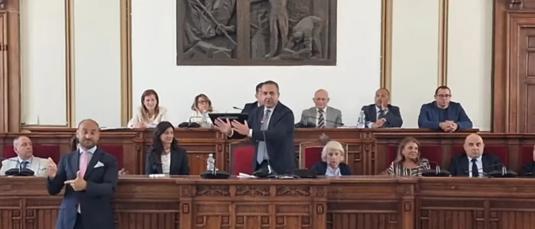Caso Sogas, Cannizzaro blinda l'assessore Catalfamo: «Garantismo senza se e senza ma»\n