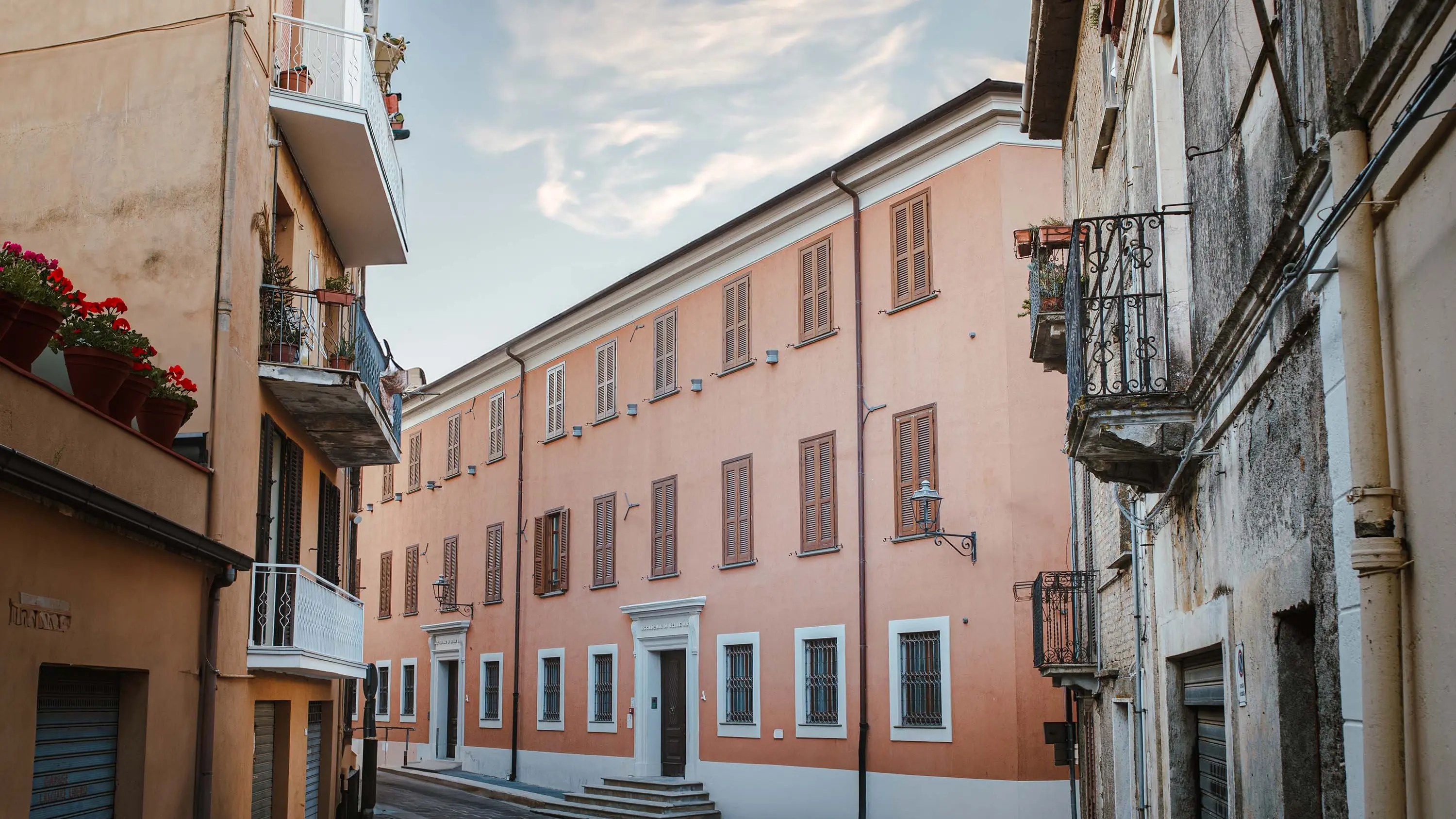 <p>L'accademia delle belle arti di Catanzaro</p>\\n