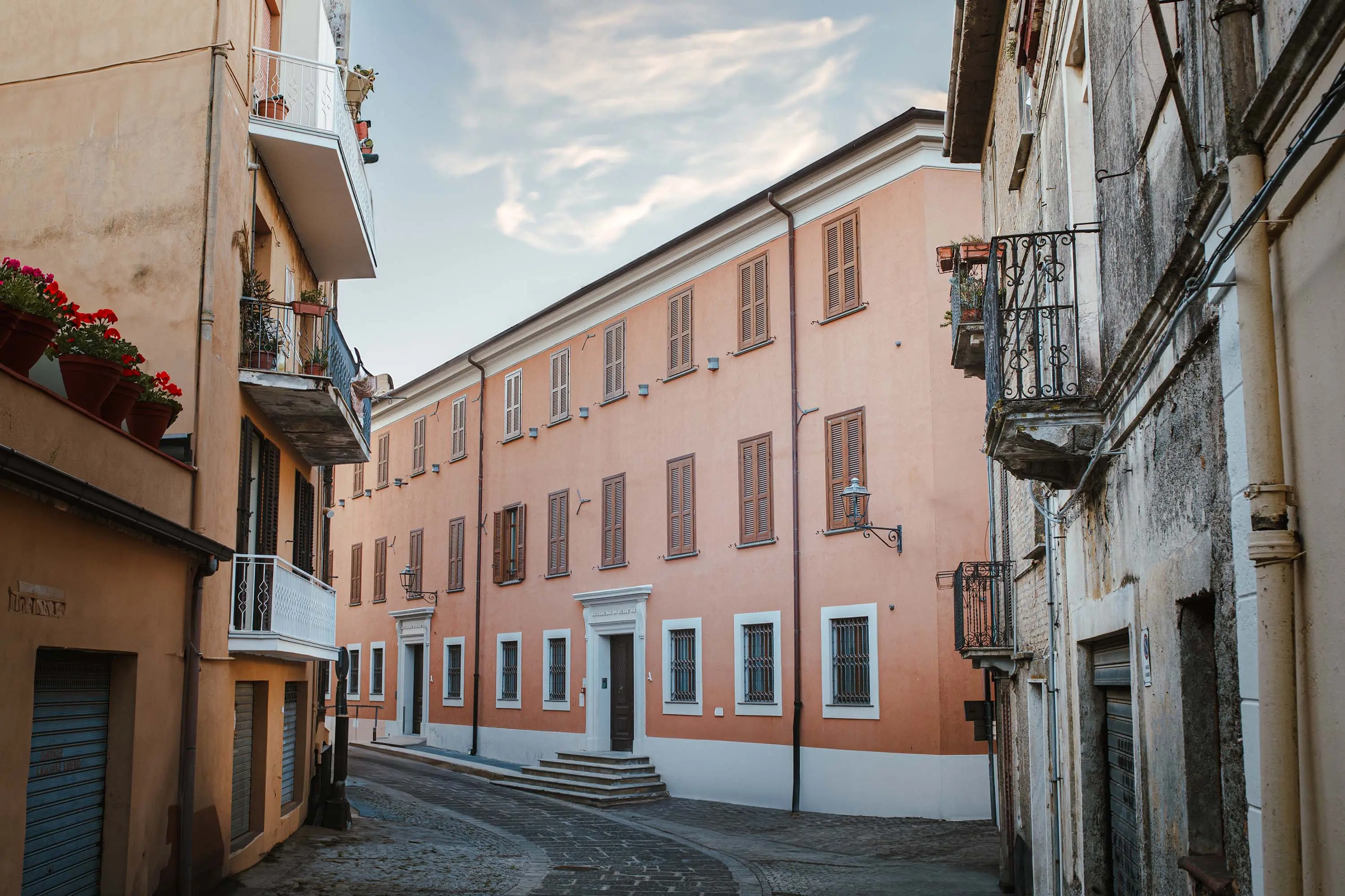 Accademia delle Belle Arti di Catanzaro, concorso sotto accusa: imputato per falso il vincitore della graduatoria