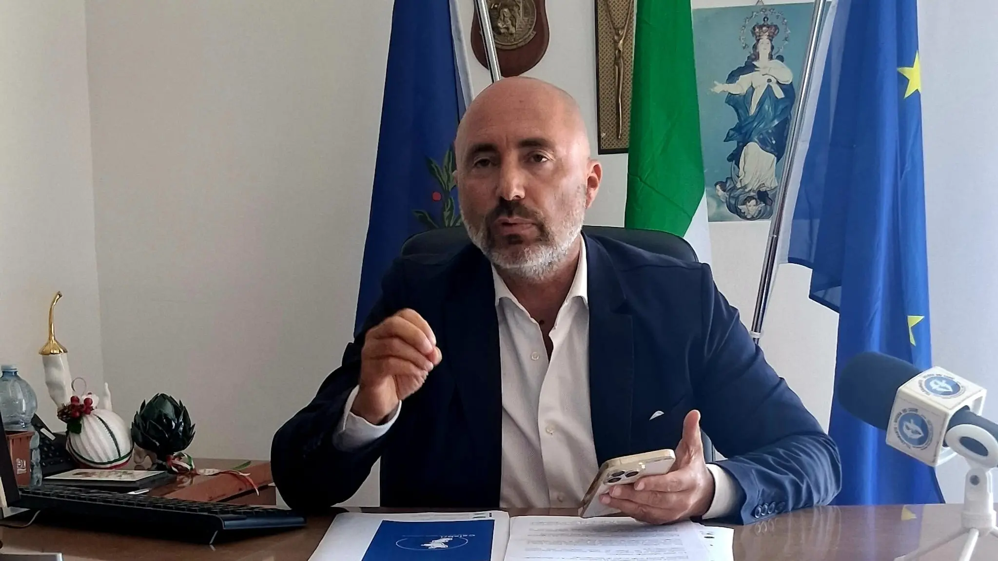 <p>Il sindaco Achille Ordine</p>\\n