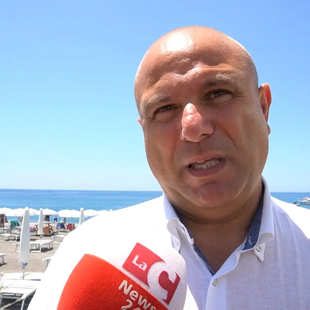 Praia a Mare, ordinanza anti baby vandali: stop ai minori di 14 anni in giro di notte da soli, multe fino a 500 euro