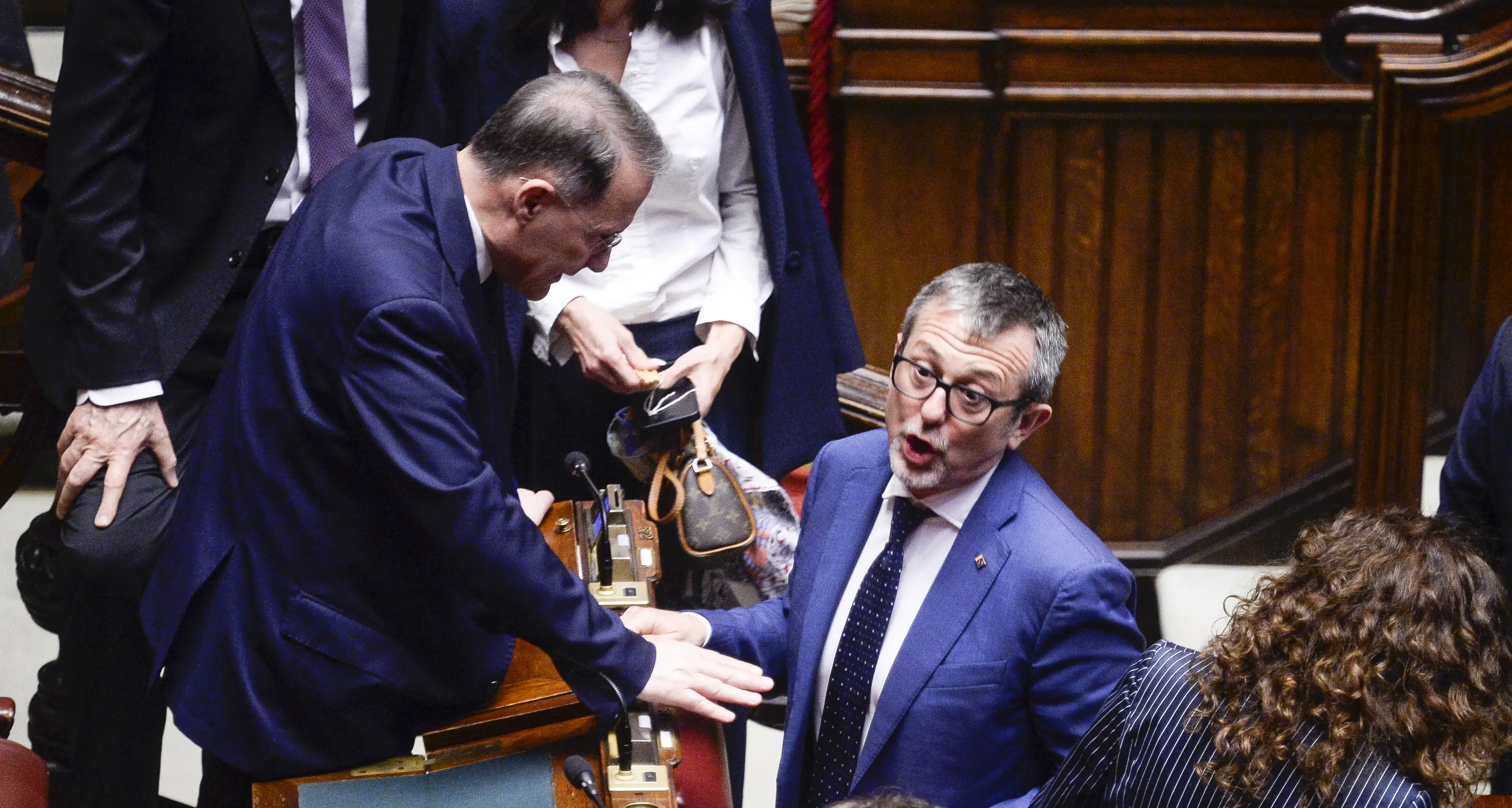 Caso Delmastro, giornata surreale alla Camera: respinta la richiesta della Procura sulle chat con il ristoratore Caroccia\n