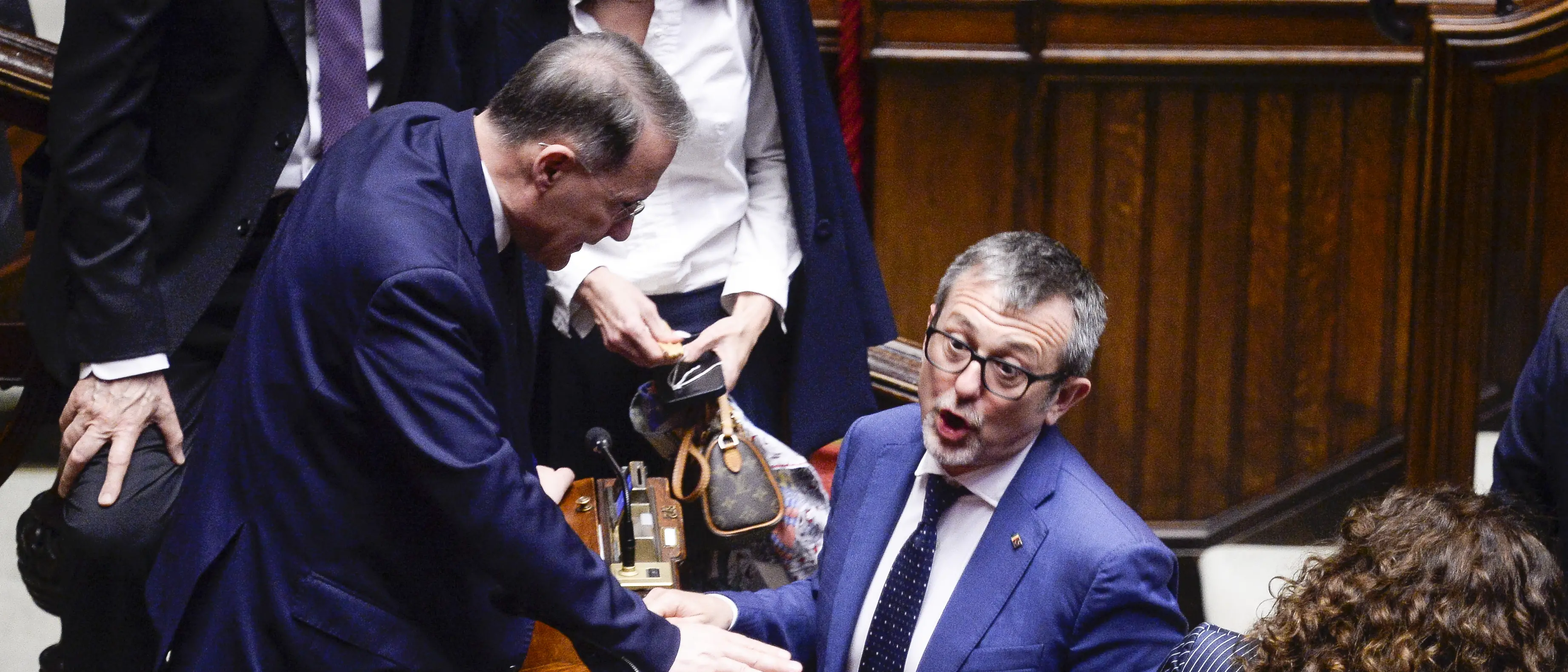Caso Delmastro, giornata surreale alla Camera: respinta la richiesta della Procura sulle chat con il ristoratore Caroccia\n