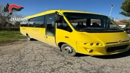Strongoli, illeciti nell'acquisto di uno scuolabus per studenti disabili