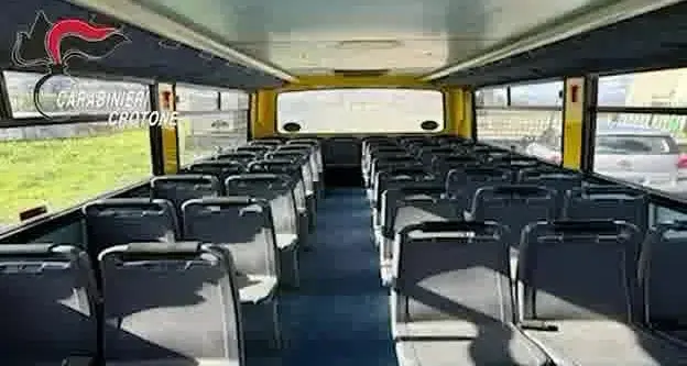 <p>Scuolabus senza pedana acquistato con fondi per studenti disabili: tre indagati nel Crotonese</p>