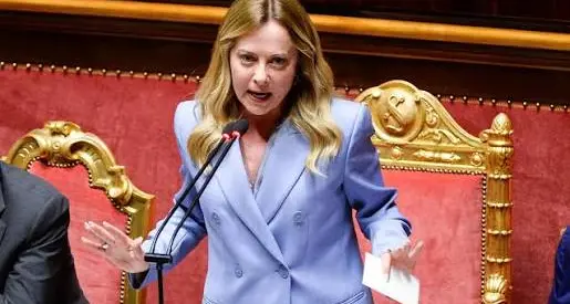 <p>Caso Delmastro, <span style=\"color:hsl(0, 75%, 60%);\">l’assist (involontario) di Meloni a Conte</span>: la maggioranza gli restituisce il terreno della legalità</p>