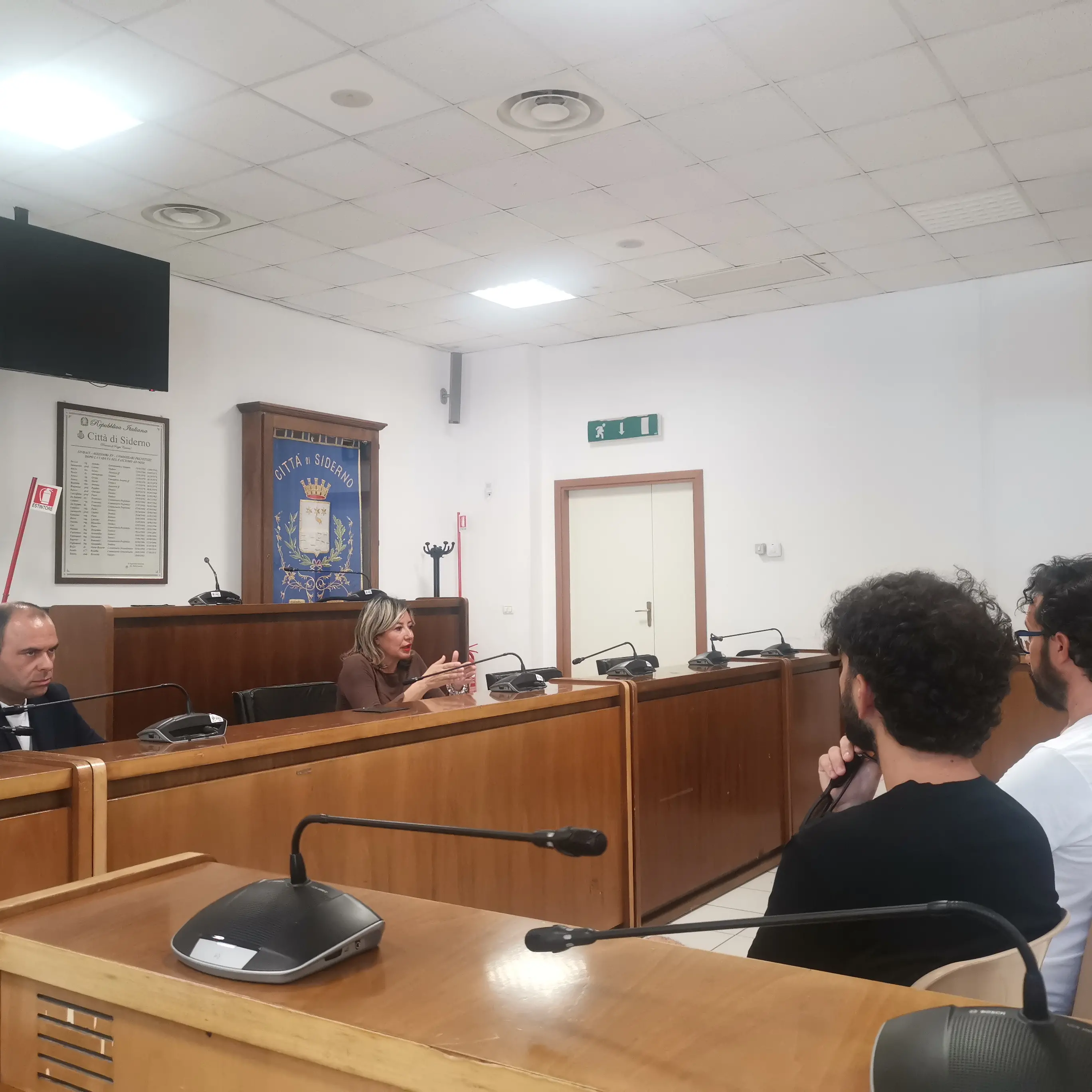 Siderno, patto per la sicurezza nei locali e negli stabilimenti balneari: Prefettura, Comune e associazioni insieme contro l'illegalità\n