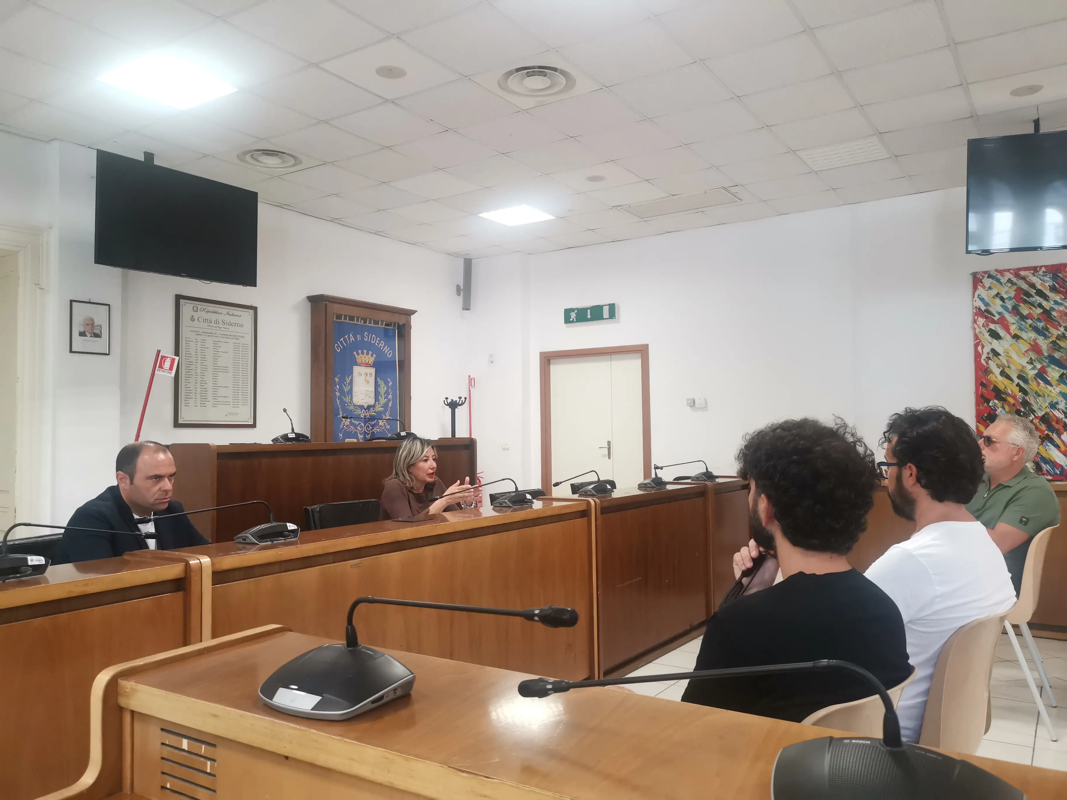 Siderno, patto per la sicurezza nei locali e negli stabilimenti balneari: Prefettura, Comune e associazioni insieme contro l'illegalità\n
