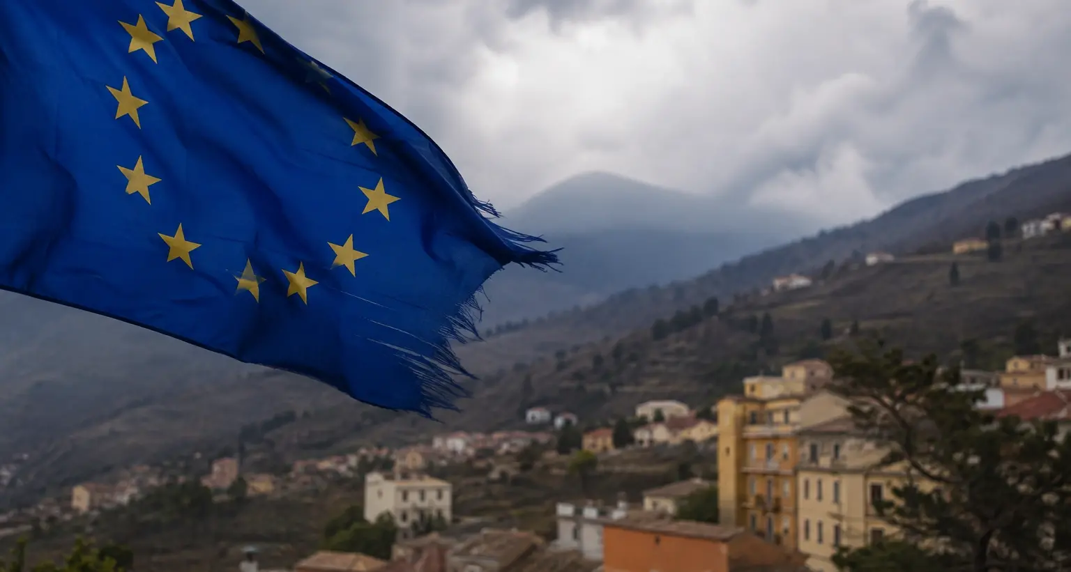 <p>Se l’Ue si allarga, la Calabria rischia di perdere un miliardo in sette anni: i <span style=\"color:hsl(0, 75%, 60%);\">dati shock</span> che la politica ignora</p>