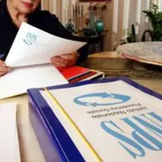 <p>Il padre muore a Tenerife, loro incassano la pensione per 7 anni a Castrovillari: sequestrati 245mila euro a una coppia</p>