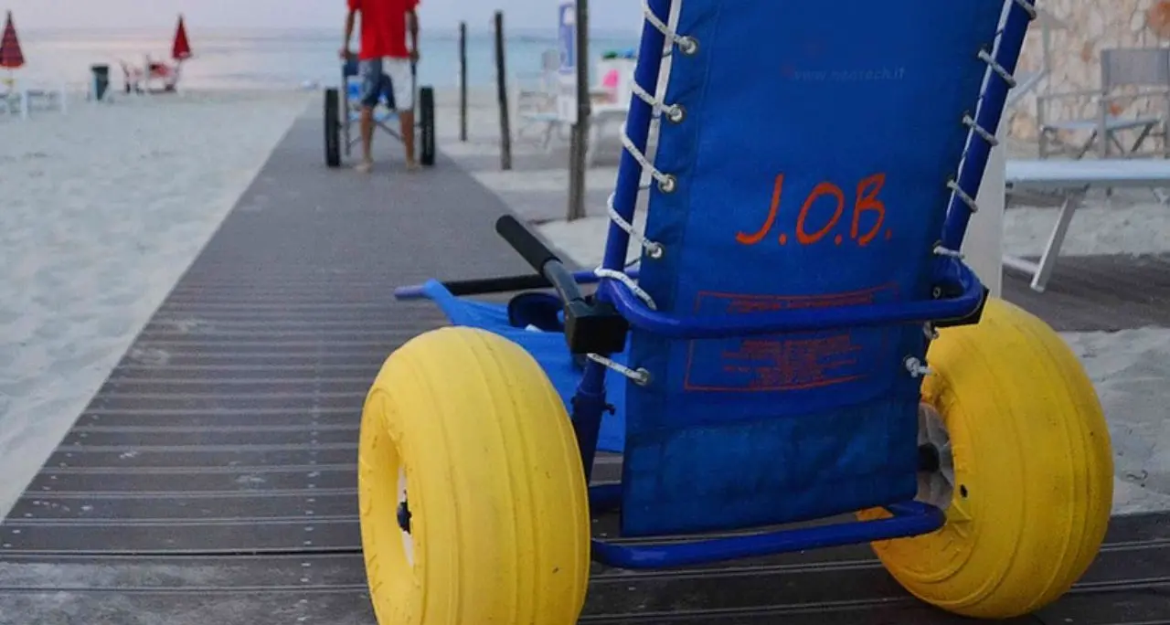 Spiagge più accessibili sulla Costa degli Dei, l’associazione Coscioni:\u00A0«Solo Pizzo ha risposto, azioni legali contro gli altri 8 Comuni»\n