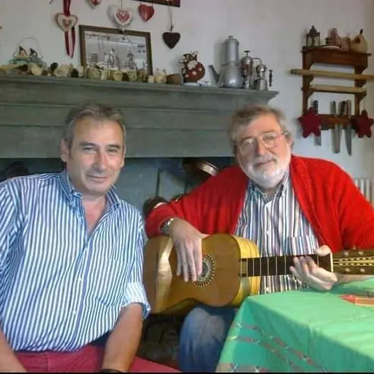 Guccini e il carabiniere calabrese: storia di notti di musica sotto i portici di Bologna e un’Italia svanita\n