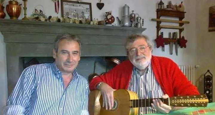 Guccini e il carabiniere calabrese: storia di notti di musica sotto i portici di Bologna e un’Italia svanita\n