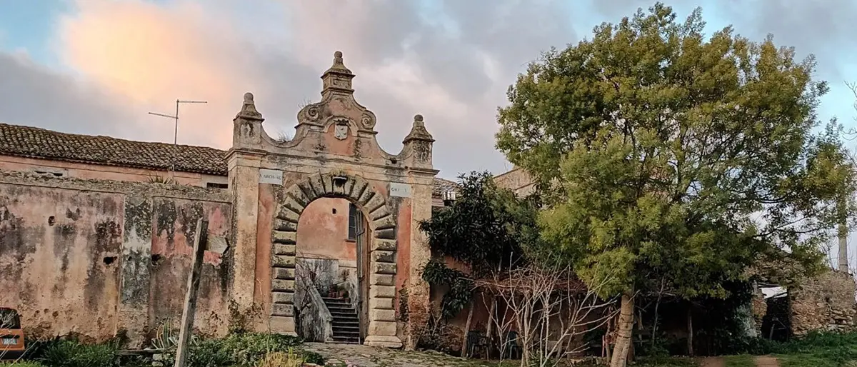 Non solo il grano Rosìa, c’è un altro tesoro minacciato dal mega impianto fotovoltaico: il Casino degli Scrisi “bene d’interesse culturale”\n