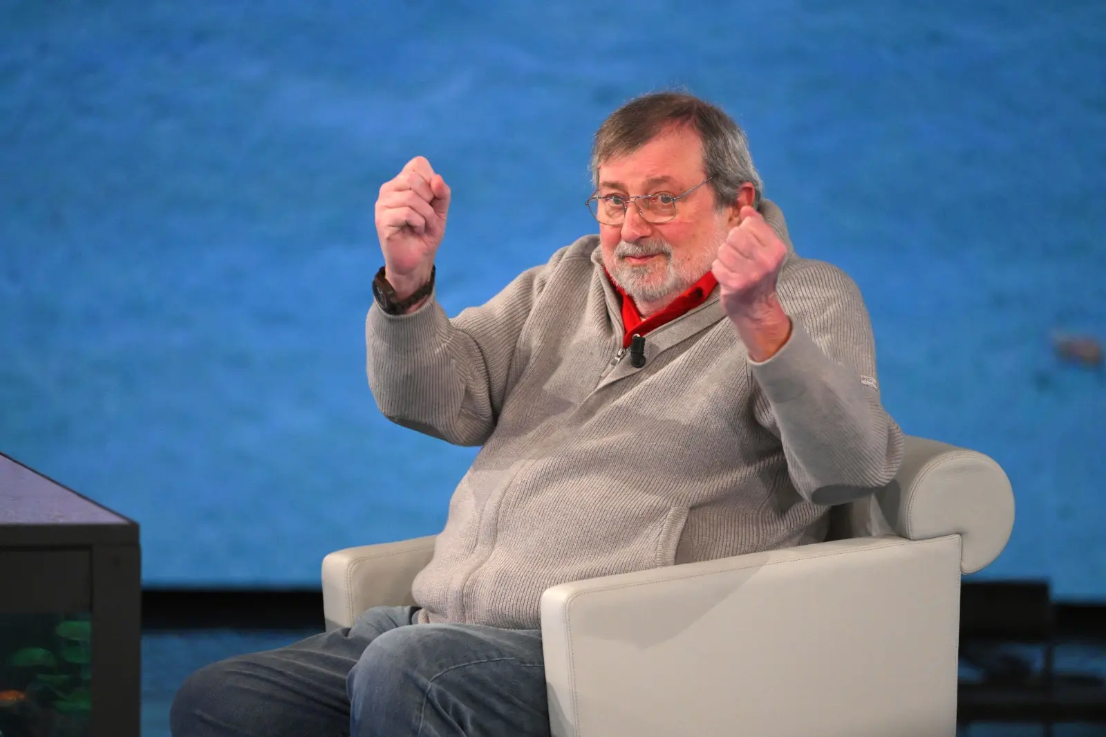 Francesco Guccini, l’ultimo italiano libero: la lezione di una vita controcorrente\n