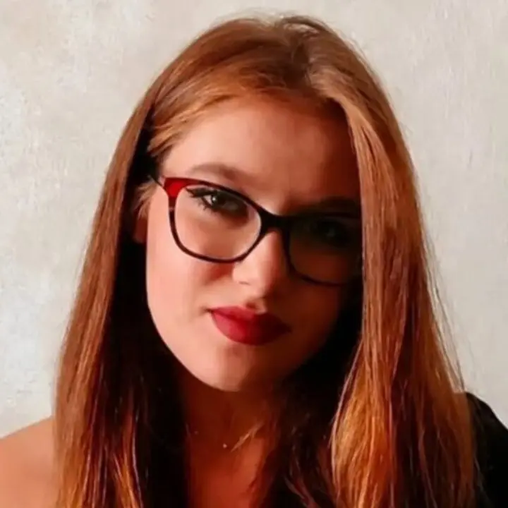 <p>Oggi l’ultimo saluto ad Andrea, a Serra San Bruno i funerali della 23enne investita a Vibo</p>