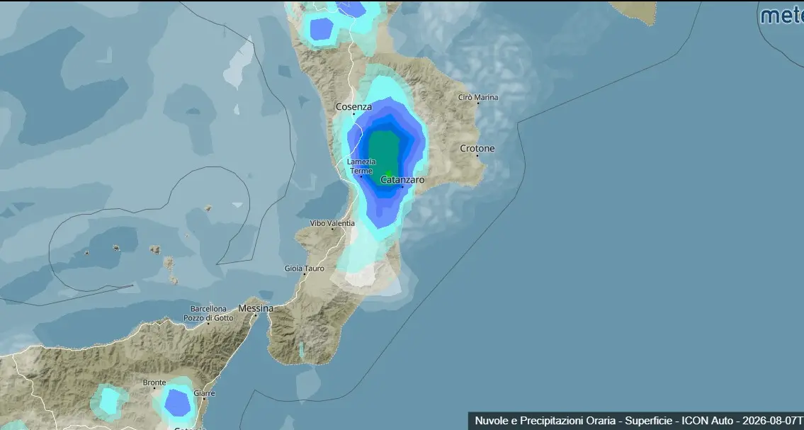 Allerta gialla anche oggi in Calabria, piogge nel pomeriggio ma l’afa e il caldo non molleranno\n