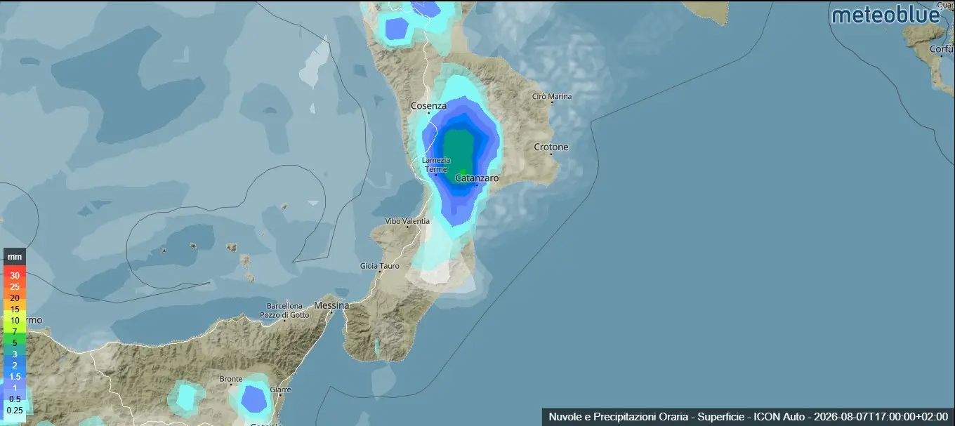 Allerta gialla anche oggi in Calabria, piogge nel pomeriggio ma l’afa e il caldo non molleranno\n