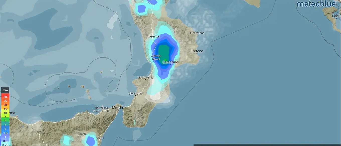Allerta gialla anche oggi in Calabria, piogge nel pomeriggio ma l’afa e il caldo non molleranno\n