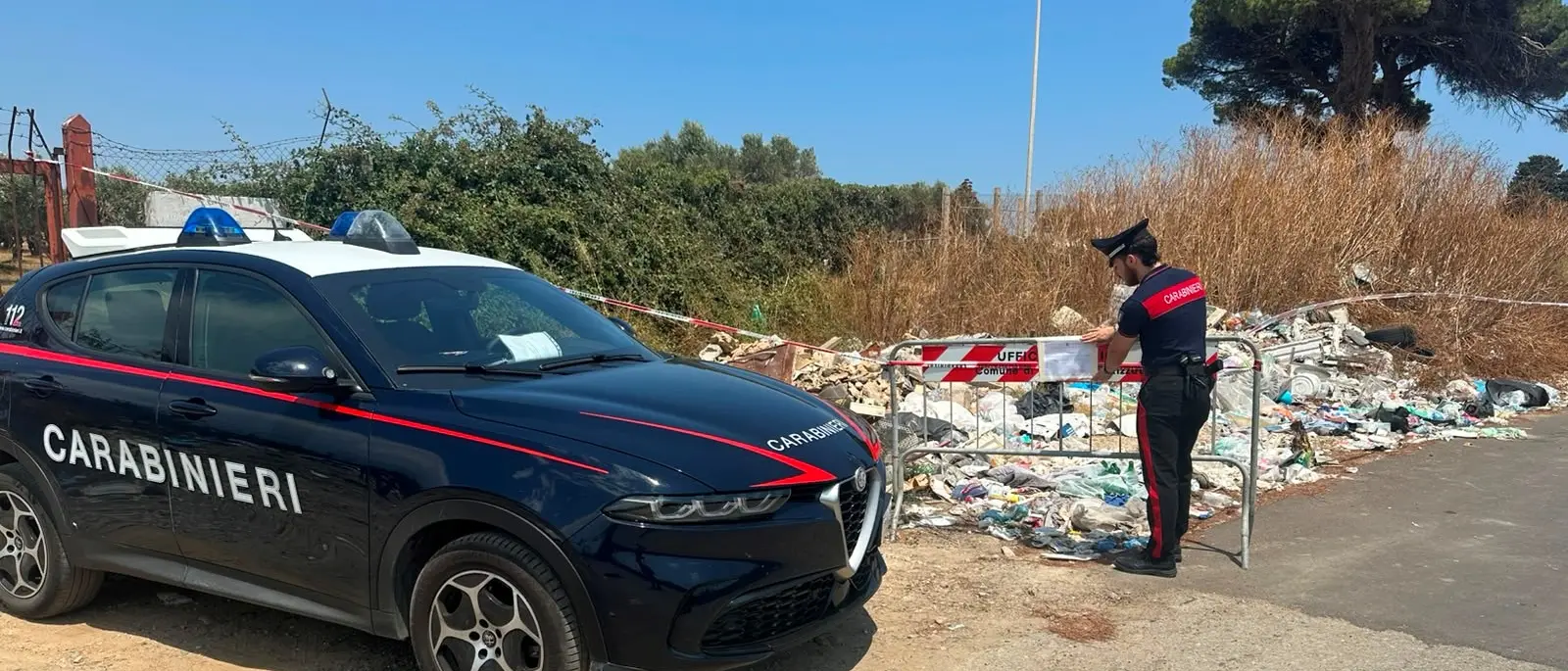 Isola Capo Rizzuto, discarica abusiva a due passi dal centro abitato: scatta il sequestro\n