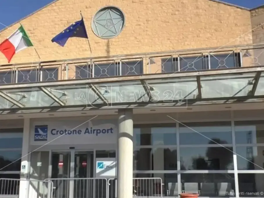 Aeroporto di Crotone, Barbuto interroga Occhiuto: «Dica che fine hanno fatto i 36 milioni previsti per lo scalo»