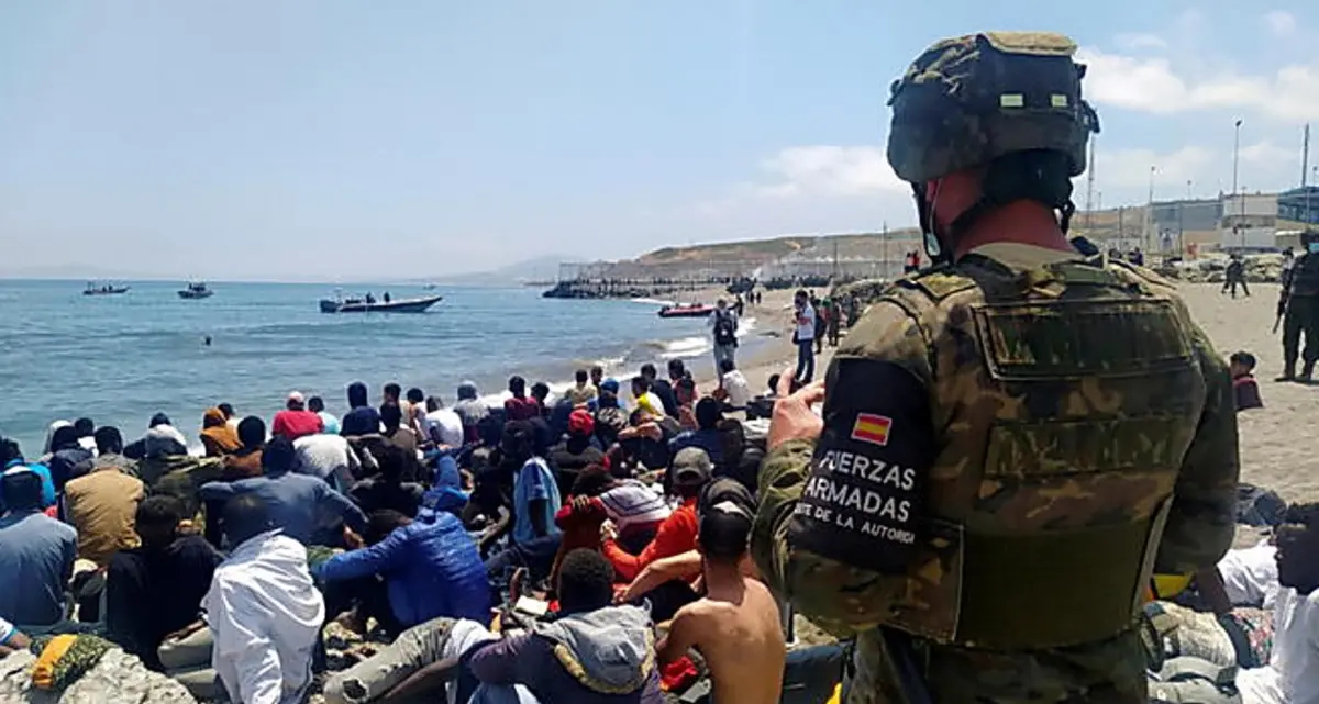 Ceuta, Sanchez avverte l’Italia\u00A0sui controlli alle frontiere: «Fate un passo indietro o agiremo di conseguenza»\n