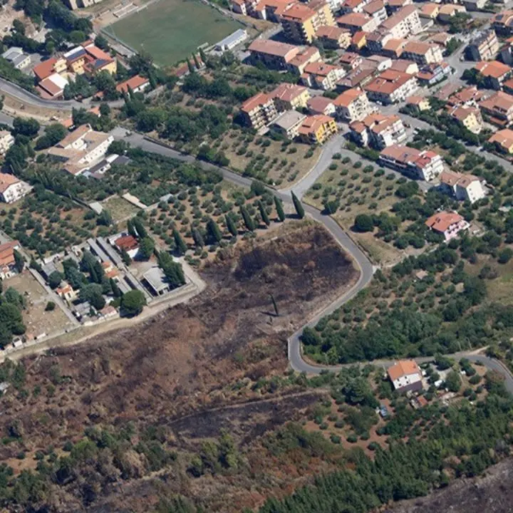 Incendio boschivo a Morano Calabro, convalidato l’arresto del 56enne: resta in carcere\n