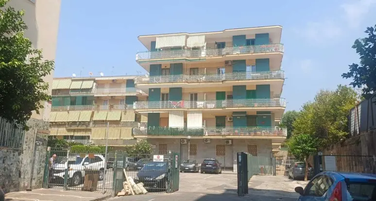 Portici, trovati morti in casa zia e nipote: il dramma scoperto dopo giorni, indagano i carabinieri\n