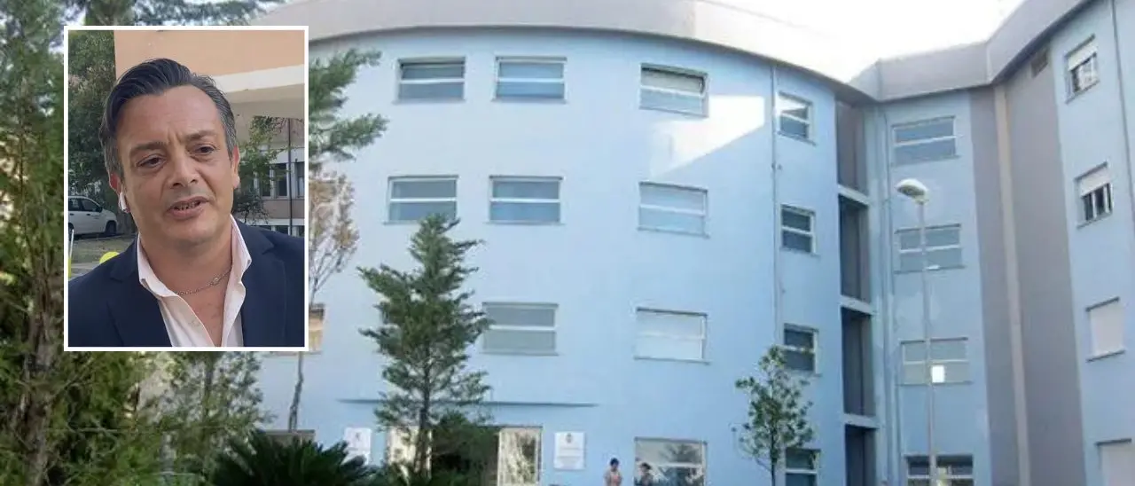 «All’ospedale di Castrovillari pazienti oncologici ammassati in una stanza senza sedie e aria condizionata»\n