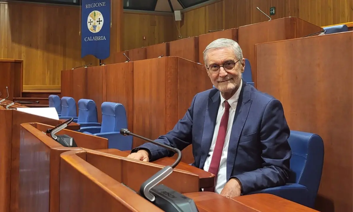 Fasciatoi negli spazi pubblici in Calabria, Laghi presenta una proposta di legge regionale\n