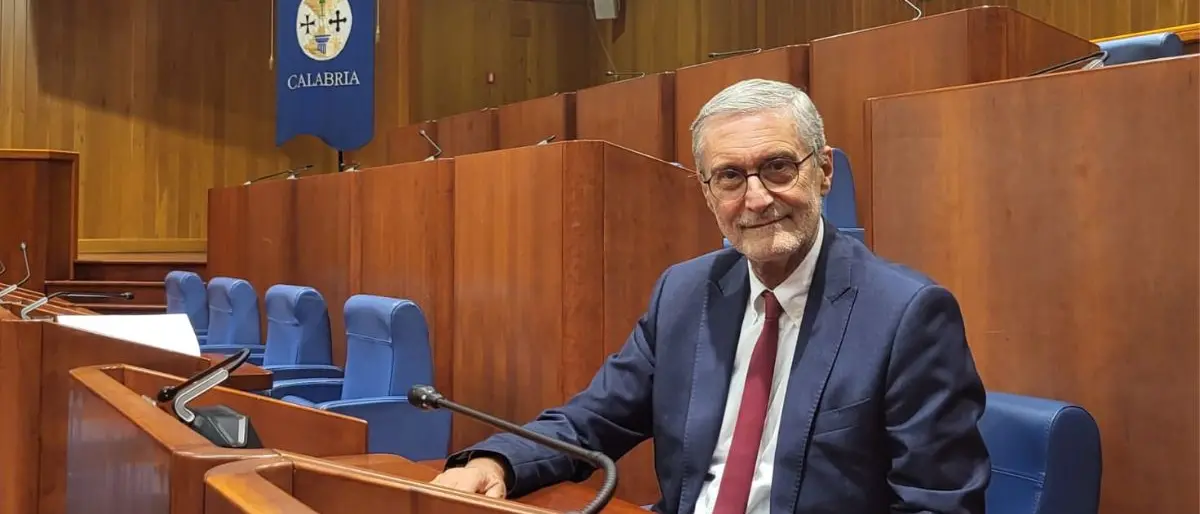 Fasciatoi negli spazi pubblici in Calabria, Laghi presenta una proposta di legge regionale\n