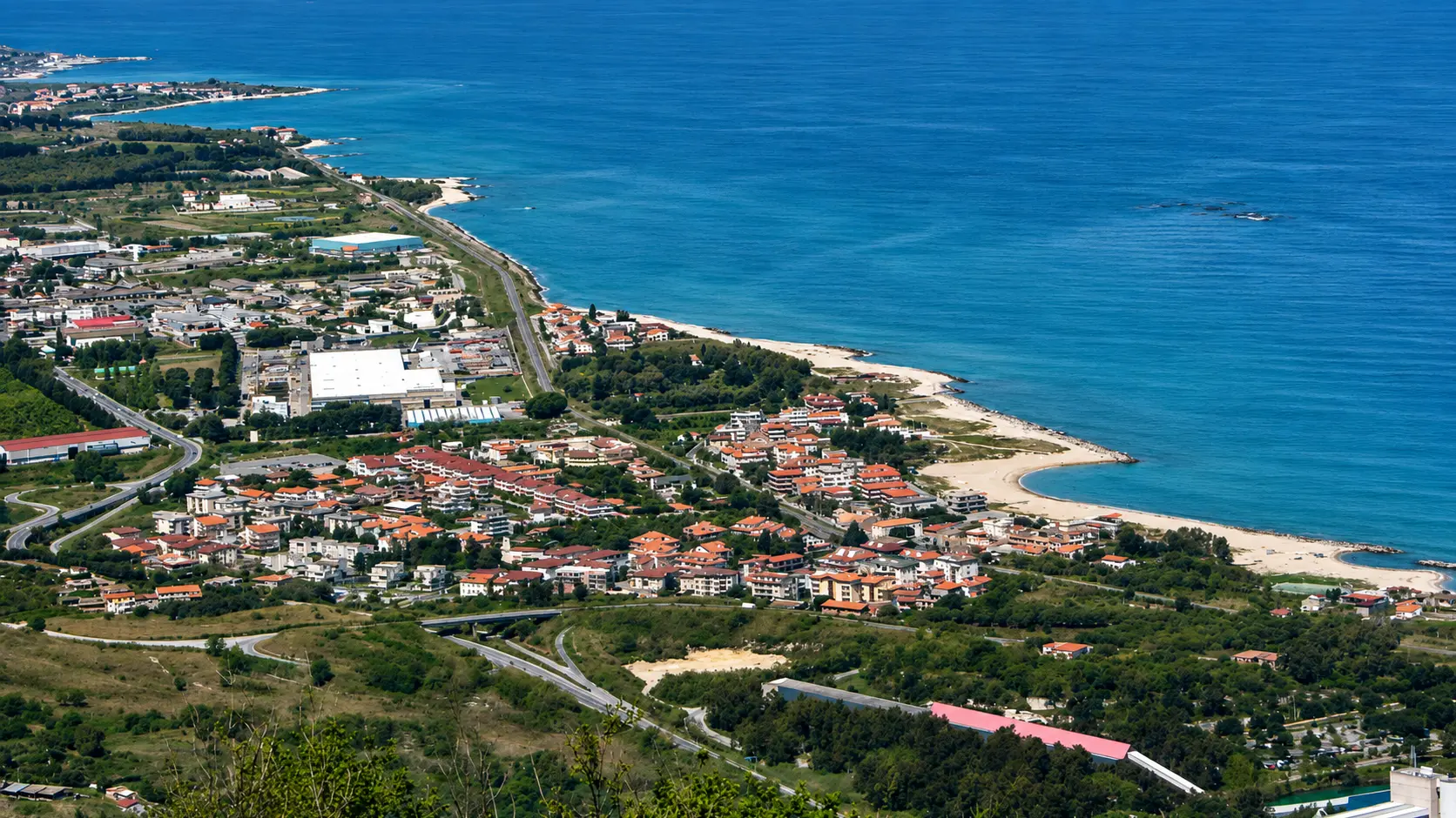 <p>Una veduta su Bivona e il suo mare</p>\\n