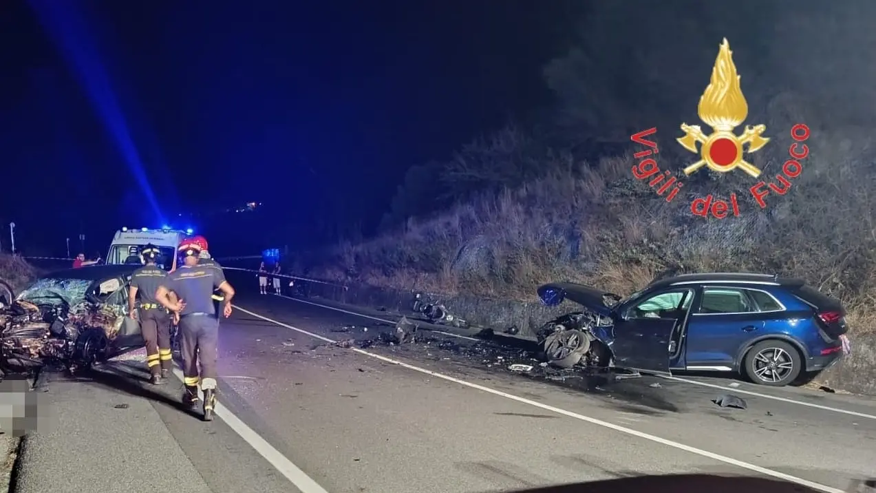 <p><span style=\"color:hsl(0, 75%, 60%);\">Incidente mortale </span>sulla statale 106 nel Catanzarese: una vittima e tre feriti nei pressi dello svincolo di Pietragrande</p>