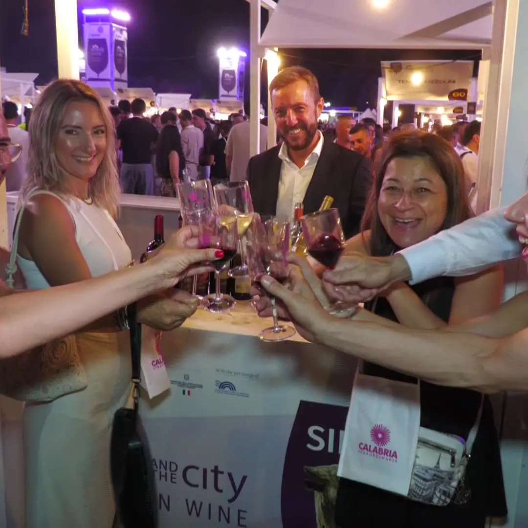 <p>Vinitaly Reggio Calabria, al via due giorni tra vino, cultura, sapori e spettacolo</p>