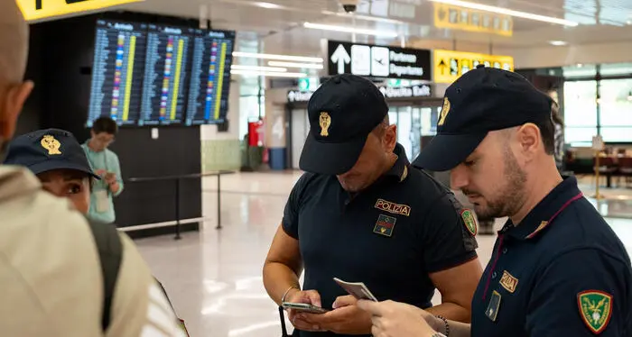 Italia-Spagna, scattano i controlli alla frontiera: cosa cambia per chi viaggia e fino a quando dureranno\n
