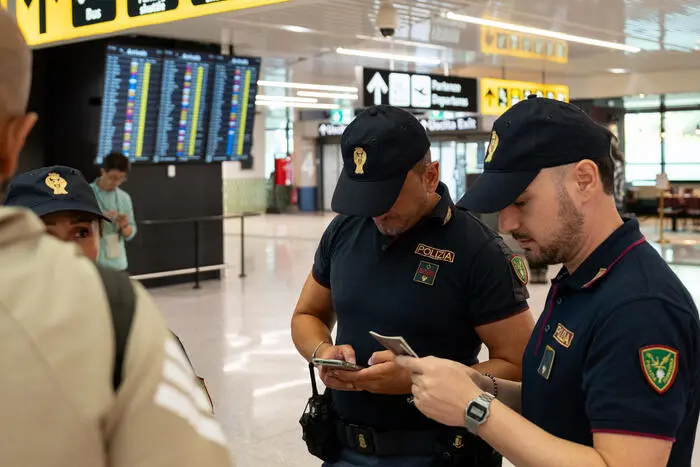 Italia-Spagna, scattano i controlli alla frontiera: cosa cambia per chi viaggia e fino a quando dureranno\n
