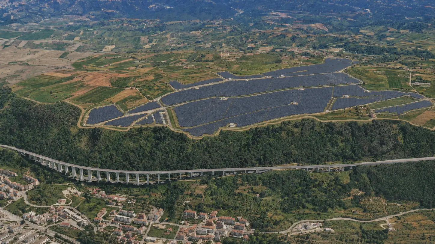 <p>Una simulazione del progetto Pizzo-Vinci sulla Piana degli Scrisi</p>\\n