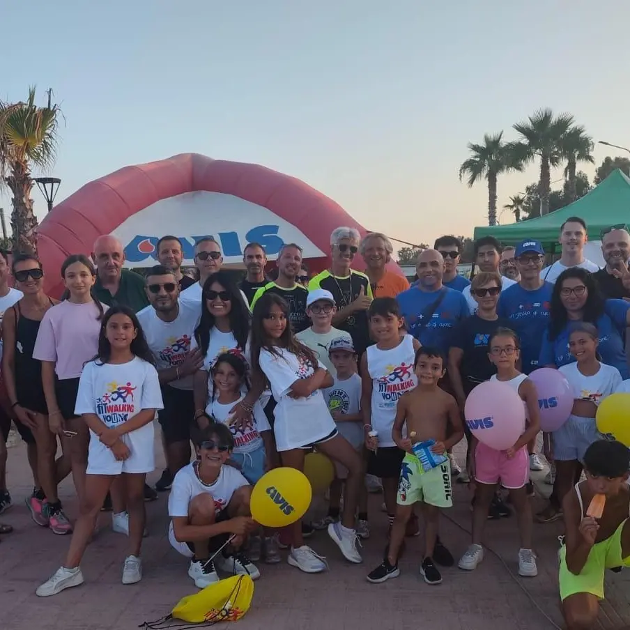 Fit Walking Young 2026: entusiasmo a Locri per la camminata dedicata alla donazione, alla prevenzione, sostenibilità e solidarietà\n