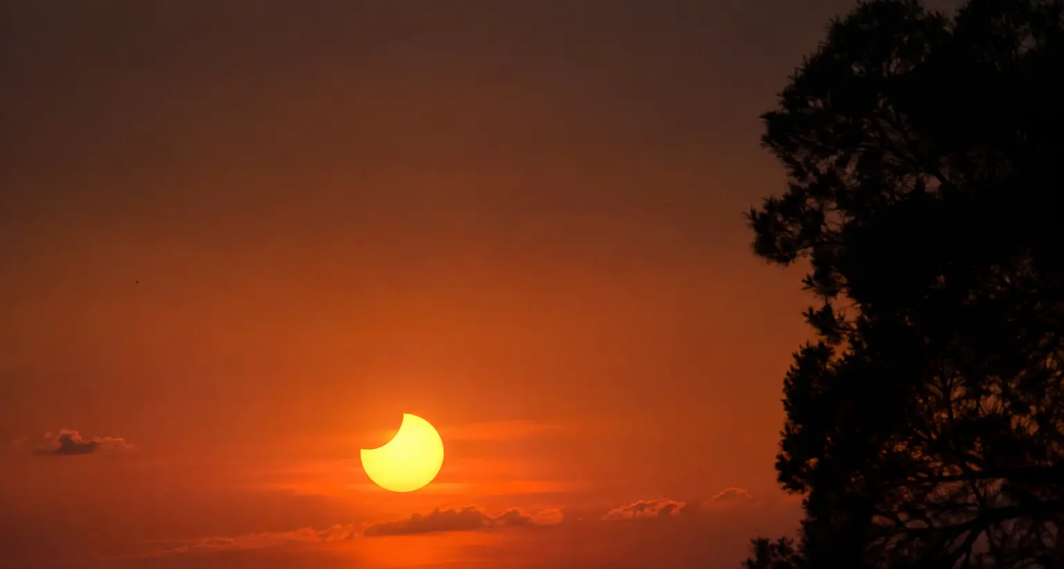 Il 12 agosto la Luna “mangerà” il Sole,\u00A0il 12 agosto spettacolo nei cieli d’Italia con l’eclissi solare\n