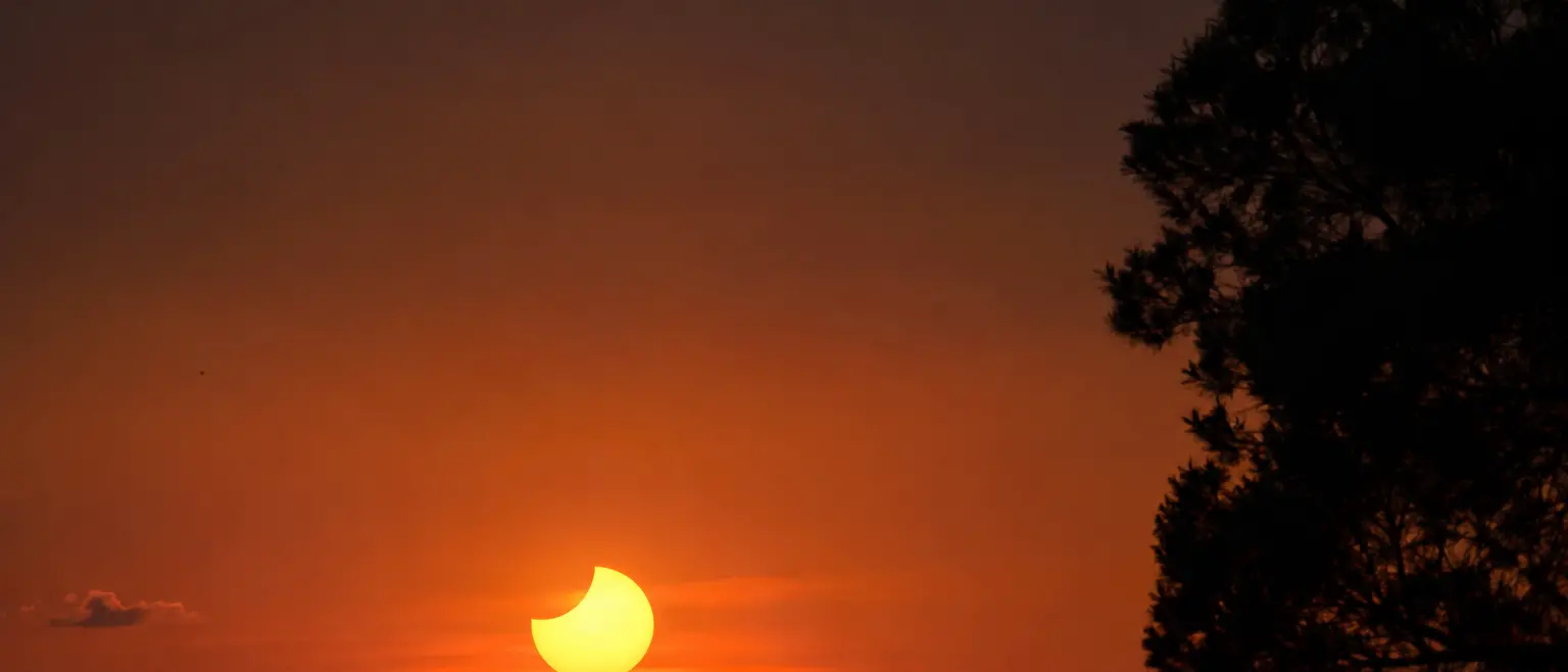 Il 12 agosto la Luna “mangerà” il Sole,\u00A0spettacolo nei cieli d’Italia con l’eclissi solare\n