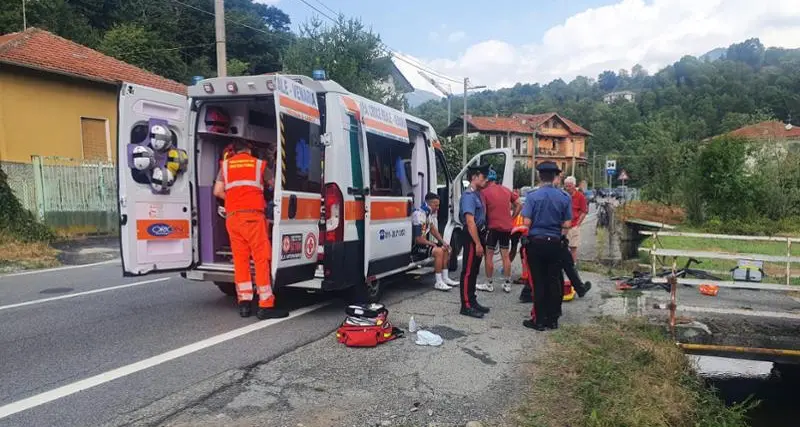 Torino, travolge ciclisti con auto poi torna indietro e li investe ancora: 4 feriti\n
